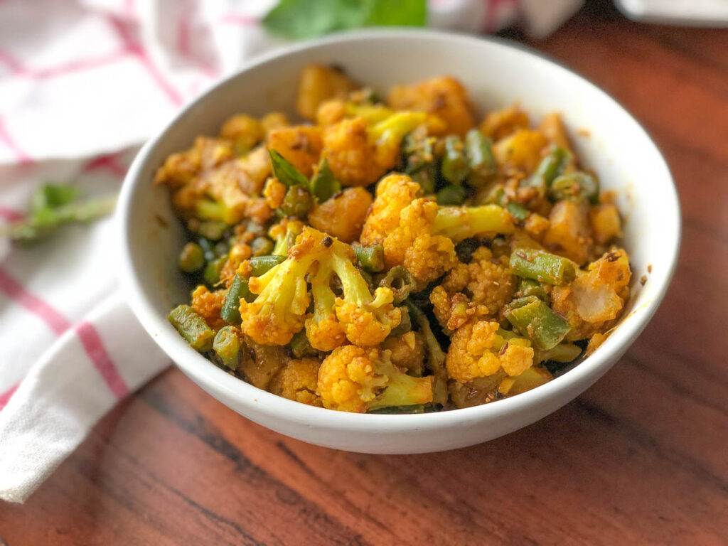 Aloo_Gobi_And_Beans_Tawa_Sabzi-3